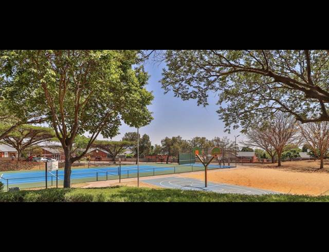 2 BEDROOM APARTMENT FOR SALE IN MOOIKLOOF RIDGE